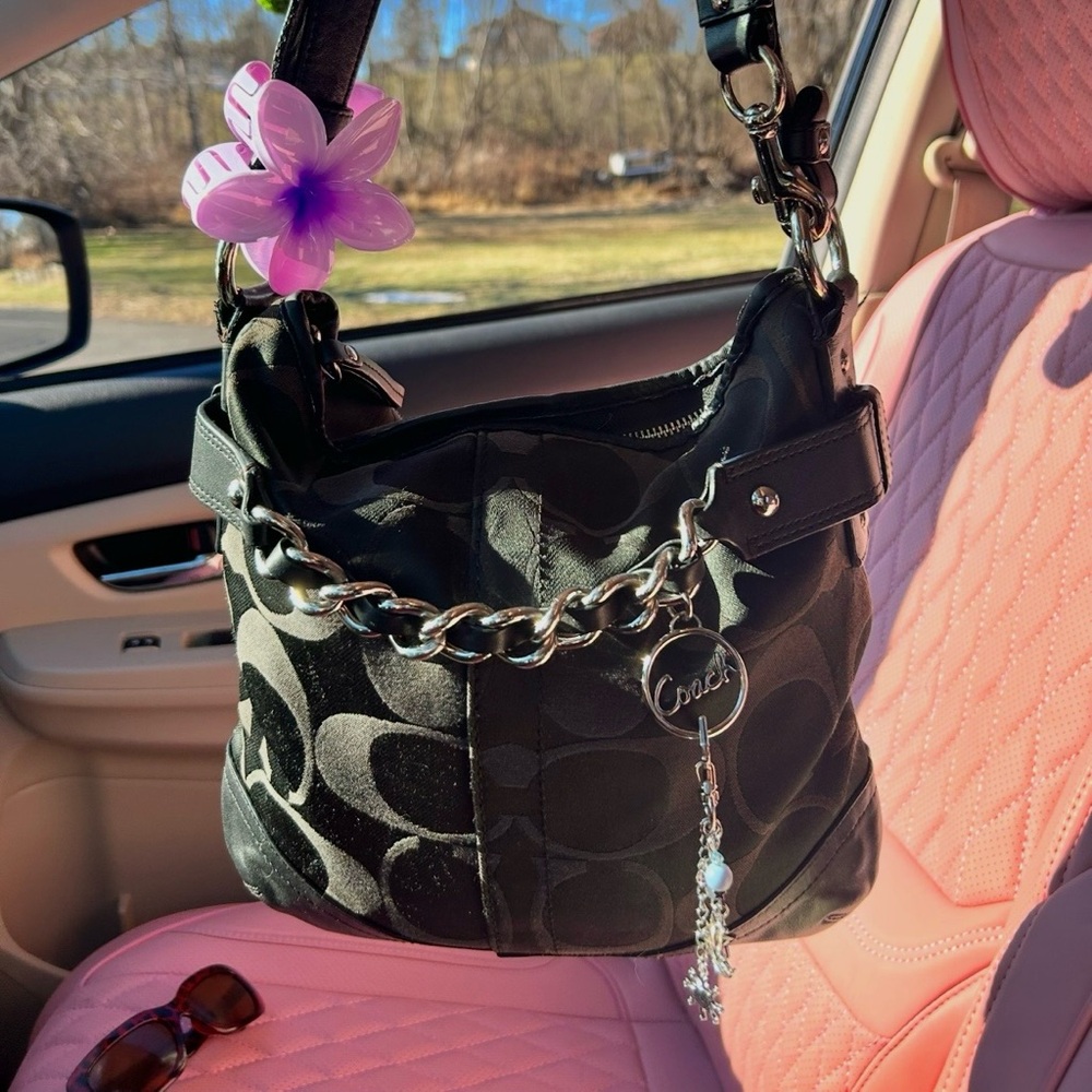 Coach Black Shoulder Bag chained - Picture 2 of 9